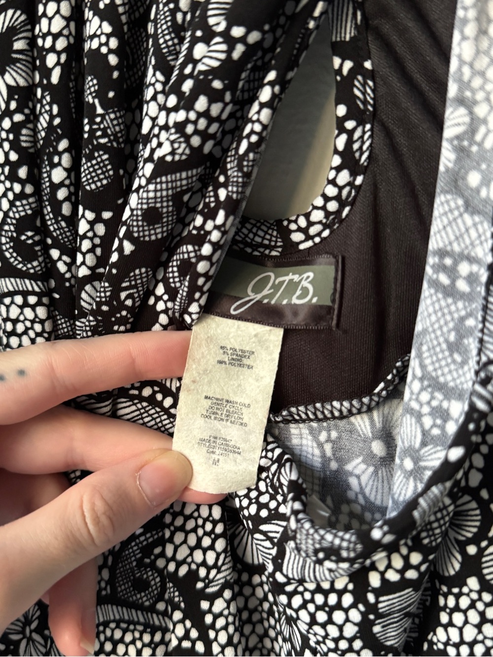 J.T.B. Sleeveless High-Neck Floral Print Top - Black & White - Picture 5 of 5